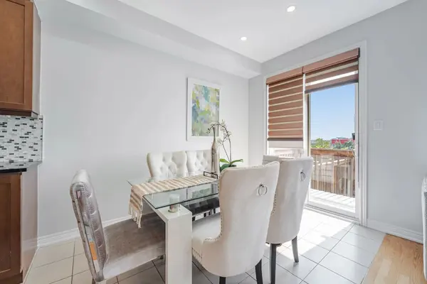 Brampton, ON L6Y 2Z7,240 Sky Harbour DR