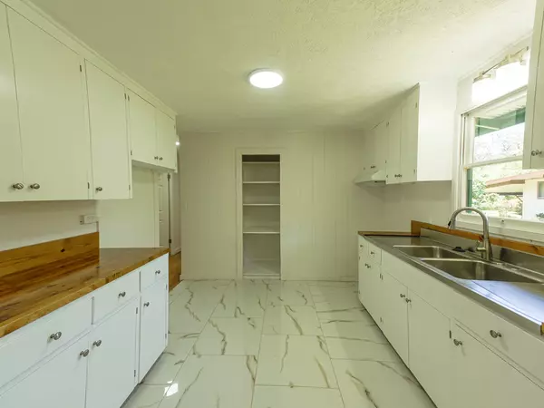 Volcano, HI 96785,19-4035 HAUNANI RD