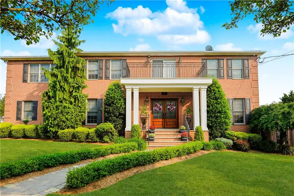 Staten  Island, NY 10312,274 South Railroad ST