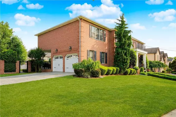 Staten  Island, NY 10312,274 South Railroad ST