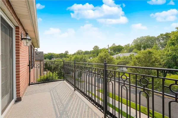 Staten  Island, NY 10312,274 South Railroad ST