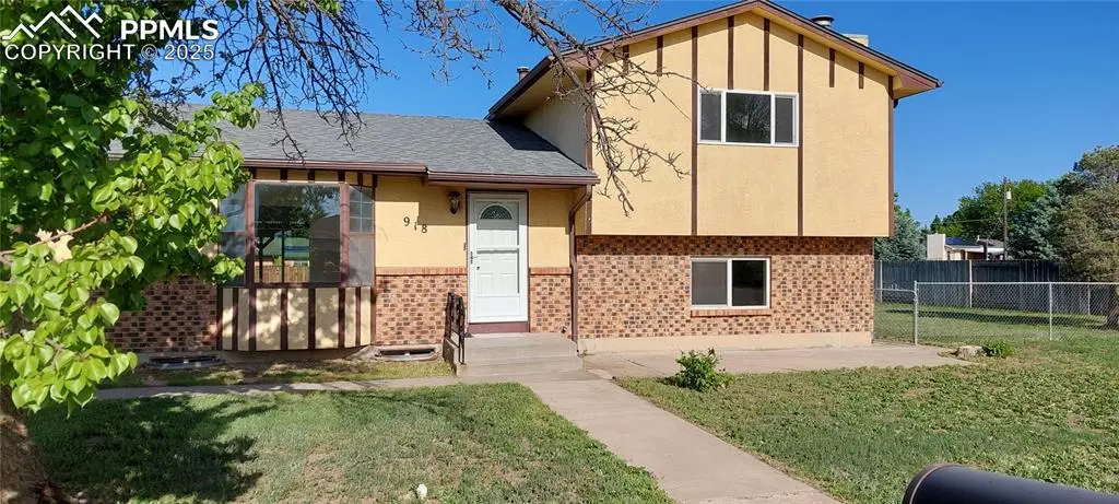 Pueblo, CO 81006,918 Shay LN