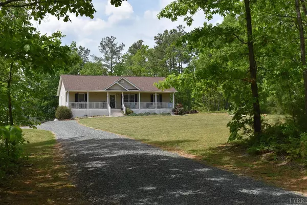 1389 Hummingbird LN, Spout Spring, VA 24593