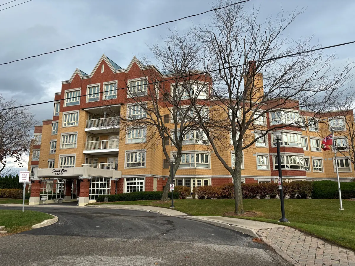 Collingwood, ON L9Y 4Y2,16 Raglan ST #102