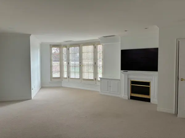 Collingwood, ON L9Y 4Y2,16 Raglan ST #102