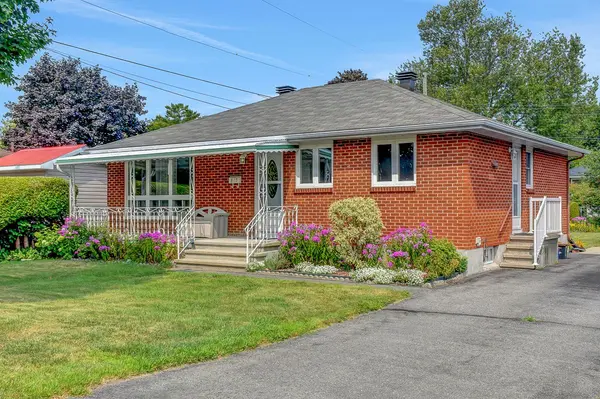 Overbrook - Castleheights And Area, ON K1K 1E5,617 Gardenvale RD