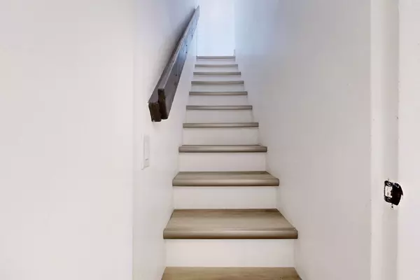 Toronto C01, ON M6G 3K2,656 Crawford ST #3