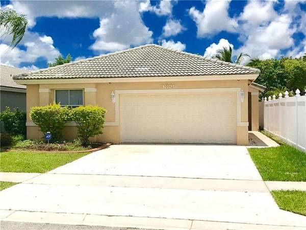 9821 Red Heart Ln, Tamarac, FL 33321