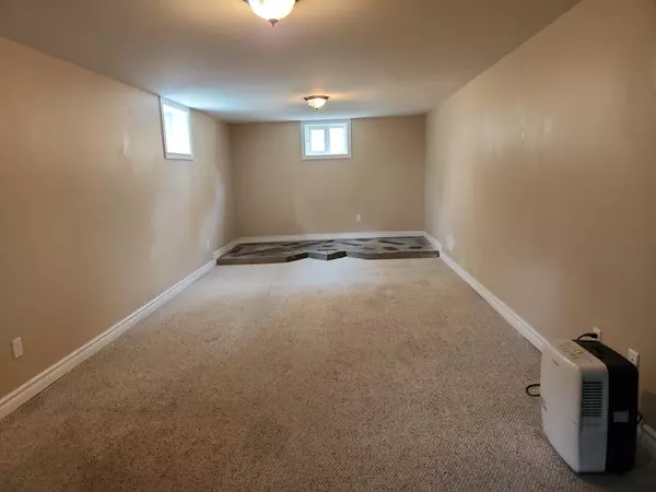 Belleville, ON K8P 2T7,28 Prince Of Wales DR