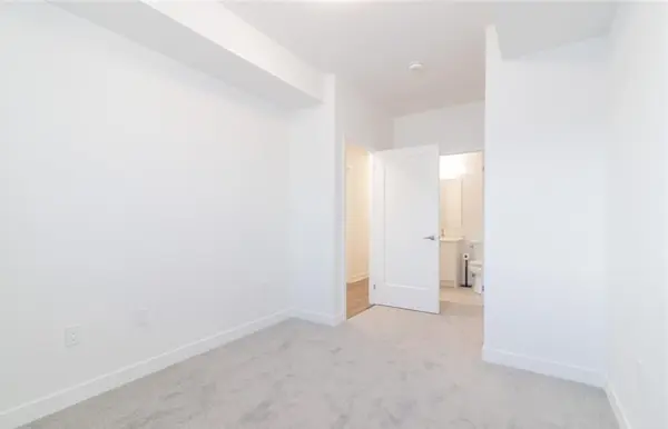 Kitchener, ON N2E 0J3,20 Palace ST #F1