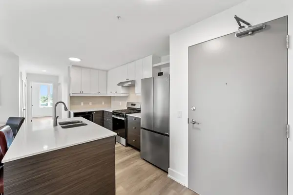 Kawartha Lakes, ON K0M 1N0,19B West ST N #402