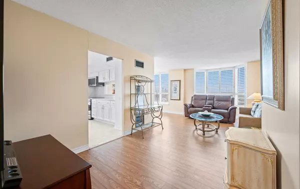 Toronto C11, ON M4H 1P2,21 Overlea BLVD #1904