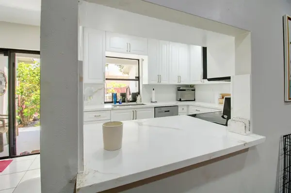 Pembroke Pines, FL 33026,10324 NW 3rd St #4