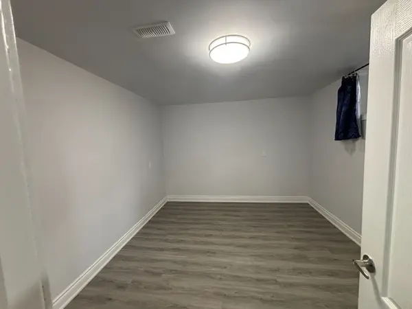 Oakville, ON L6K 2X6,248 Felan AVE #Basement