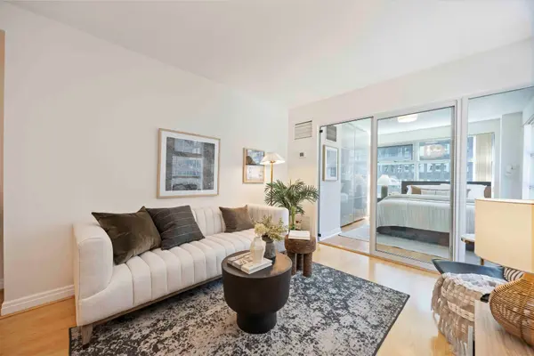 50 Lombard ST #1204, Toronto C08, ON M5C 2X4