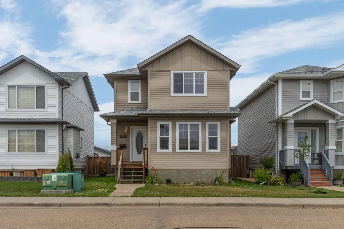 7412 46 AVE, Camrose, AB T4V 2T4