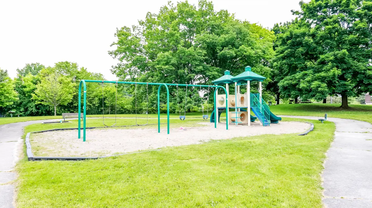 Toronto W08, ON M9C 1Z1,420 Mill RD W #412