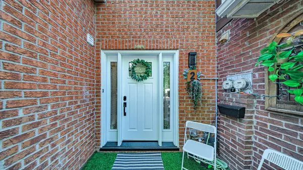 Burlington, ON L7L 5J9,4193 Longmoor DR #2