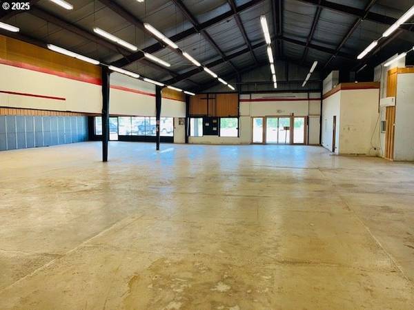 Tillamook, OR 97141,1865 MAIN AVE