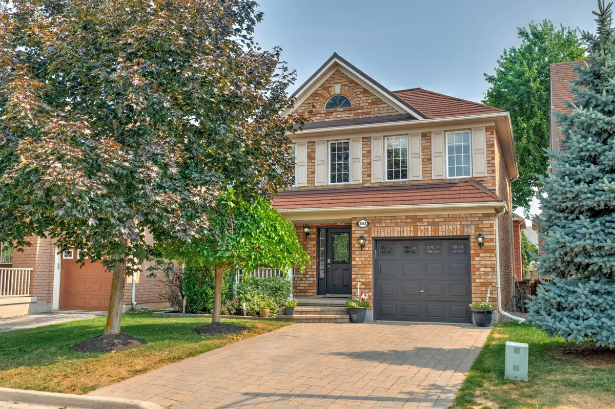 Oakville, ON L6M 4Y1,2558 Falkland CRES