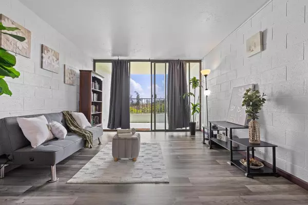 Hilo, HI 96720,1875 KALANIANOLE AVE #404