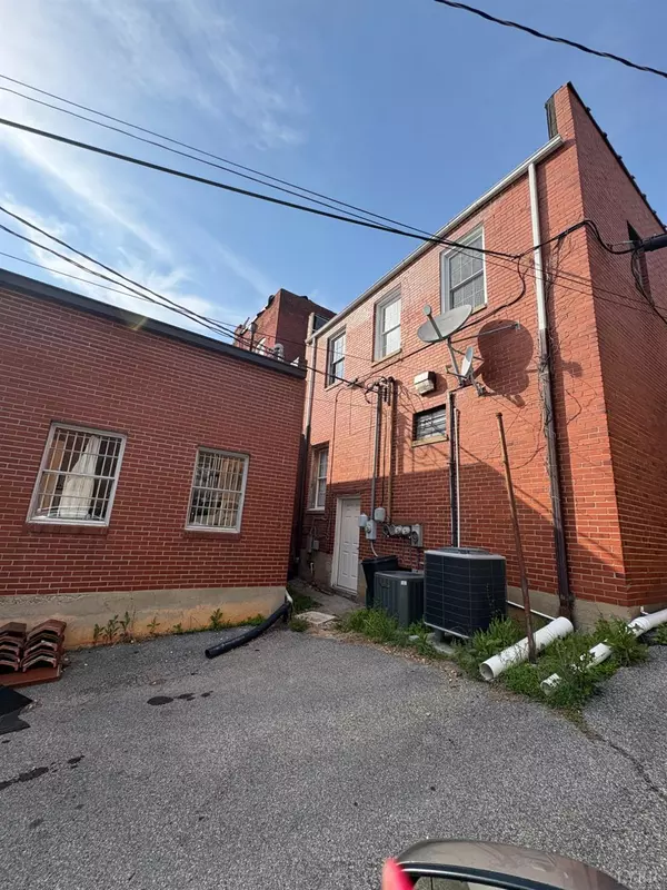 Bedford, VA 24523,108 E Main ST