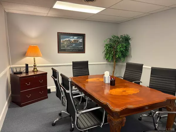 Bedford, VA 24523,108 E Main ST