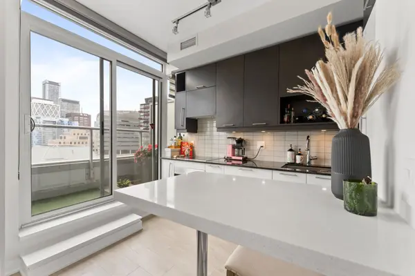 30 Nelson ST #1708, Toronto C01, ON M5V 0H5