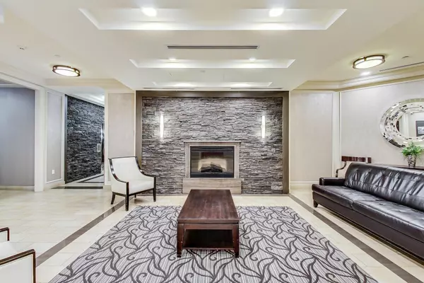 Toronto W02, ON M6P 5A1,60 Heintzman ST #728