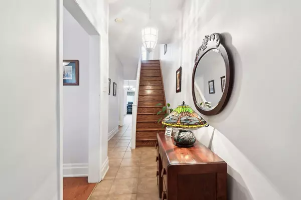 Toronto W02, ON M6H 3J6,812 Gladstone AVE