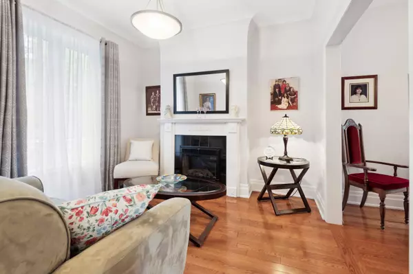 Toronto W02, ON M6H 3J6,812 Gladstone AVE