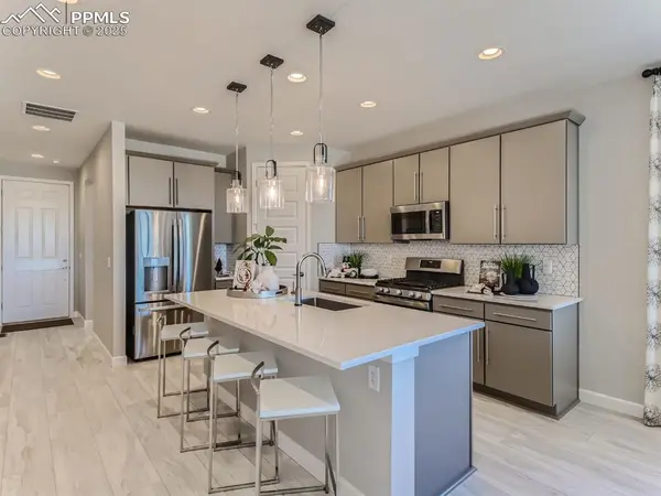 5657 Mammoth LN, Colorado Springs, CO 80927