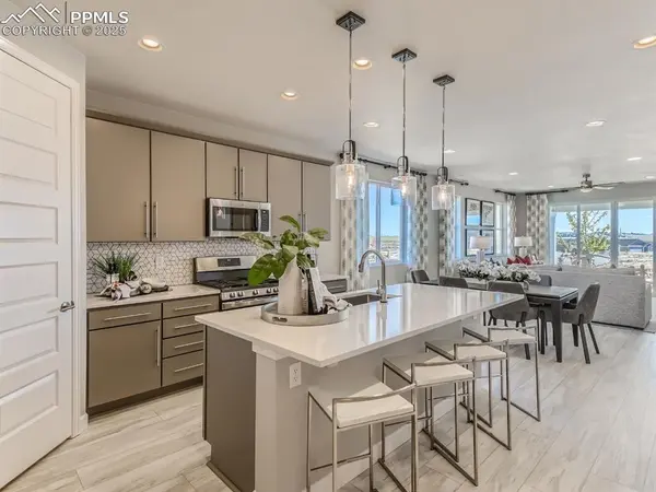 5657 Mammoth LN, Colorado Springs, CO 80927