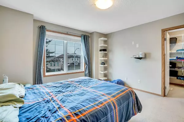 Calgary, AB T3K 0J5,8 Covecreek Close NE