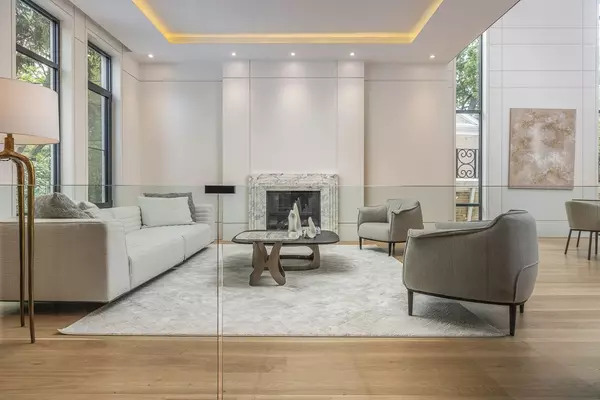 Toronto C04, ON M4N 1N4,88 Lawrence CRES