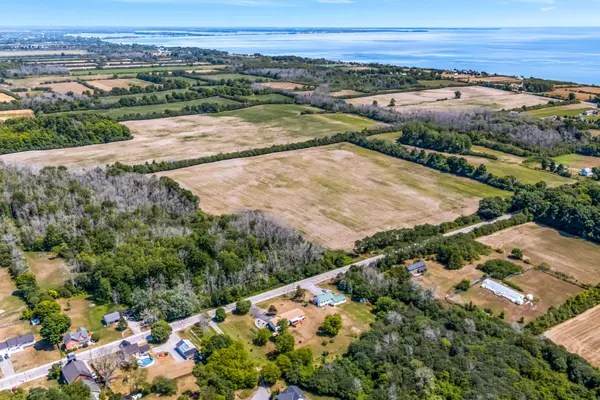 Prince Edward County, ON K0K 3L0,00 Loyalist Pkwy