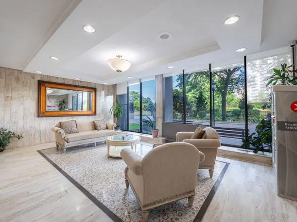 115 Antibes DR #206, Toronto C07, ON M2R 2Y9