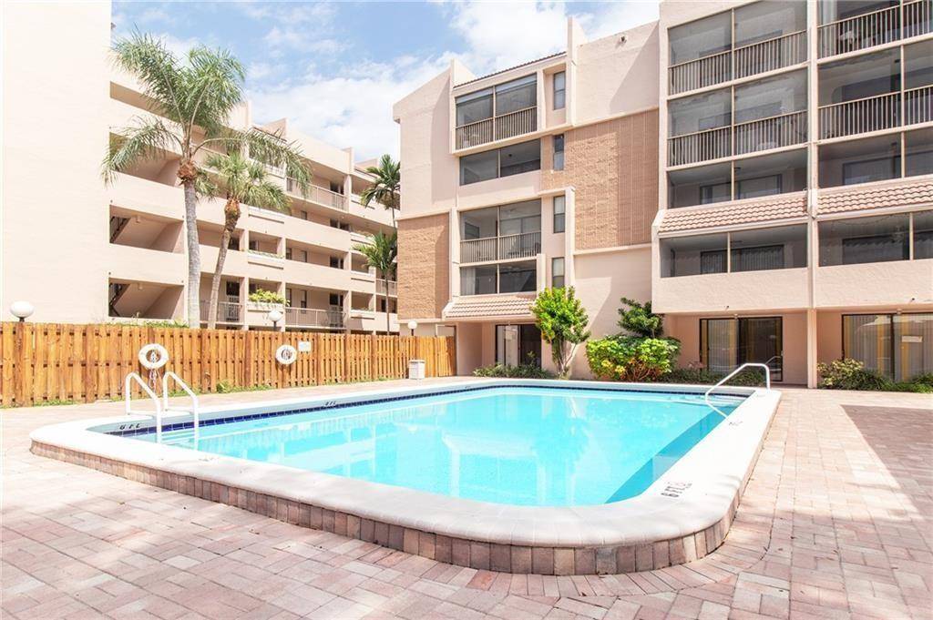 Plantation, FL 33317,6800 Cypress Rd #208