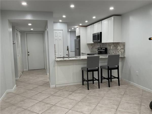 Plantation, FL 33317,6800 Cypress Rd #208