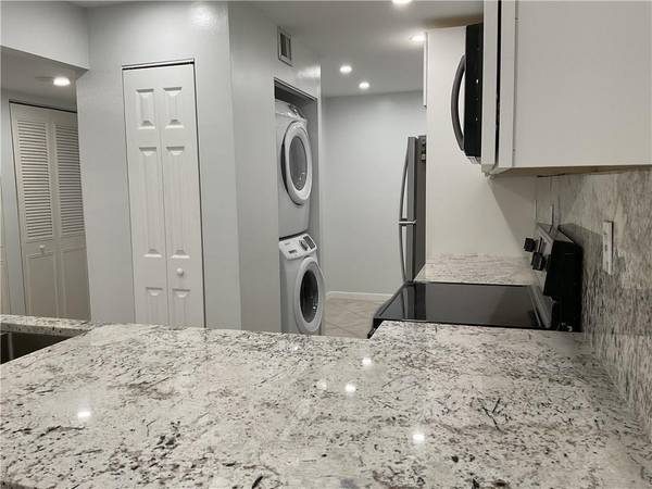 Plantation, FL 33317,6800 Cypress Rd #208