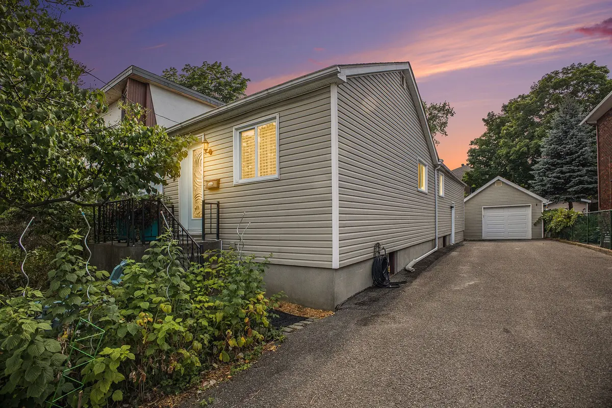 Tunneys Pasture And Ottawa West, ON K1Y 0M3,236 Northwestern AVE