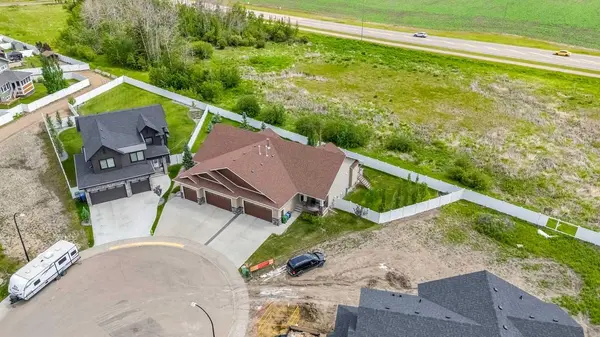 Red Deer, AB T4R0N5,18 Veer PL