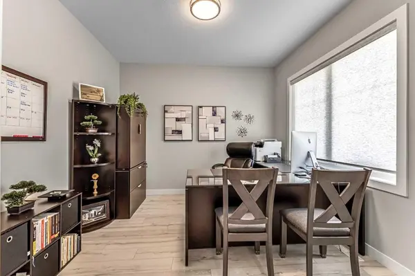 Red Deer, AB T4R0N5,18 Veer PL