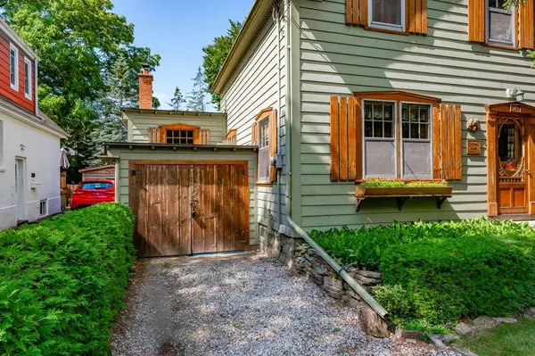 Burlington, ON L7R 3B2,314 Delaware AVE