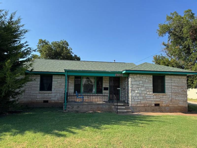 1012 W Custer Street, Seymour, TX 76380