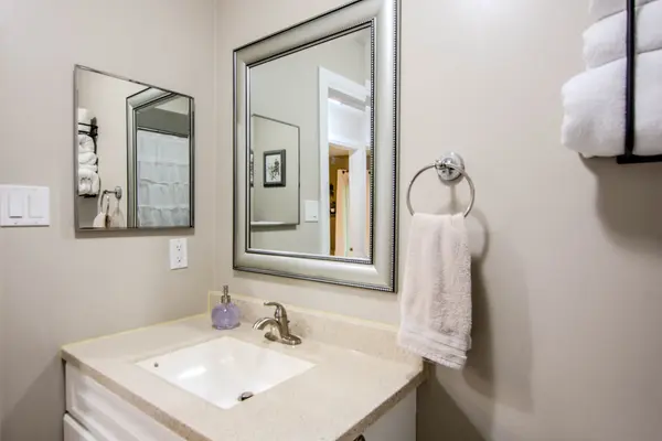 Barrie, ON L4N 7K6,48 Shadowood RD #8