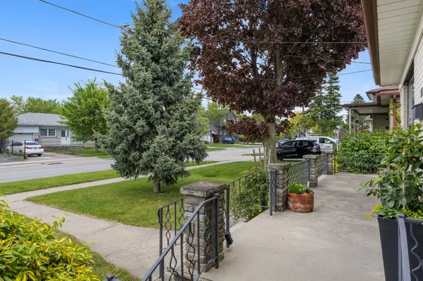 Toronto C04, ON M6A 1N3,151 Ranee AVE