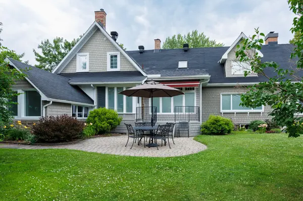 233 Strathburn ST, Mississippi Mills, ON K0A 1A0