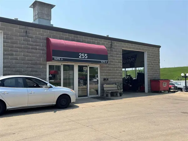 Cedar Rapids, IA 52404,255 Classic Car Ct SW