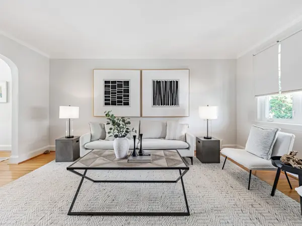 Toronto C04, ON M5N 1J9,407 Roselawn AVE